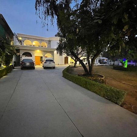 The Life Style Lodges Opp Centaurus Mall Islamabad Esterno foto
