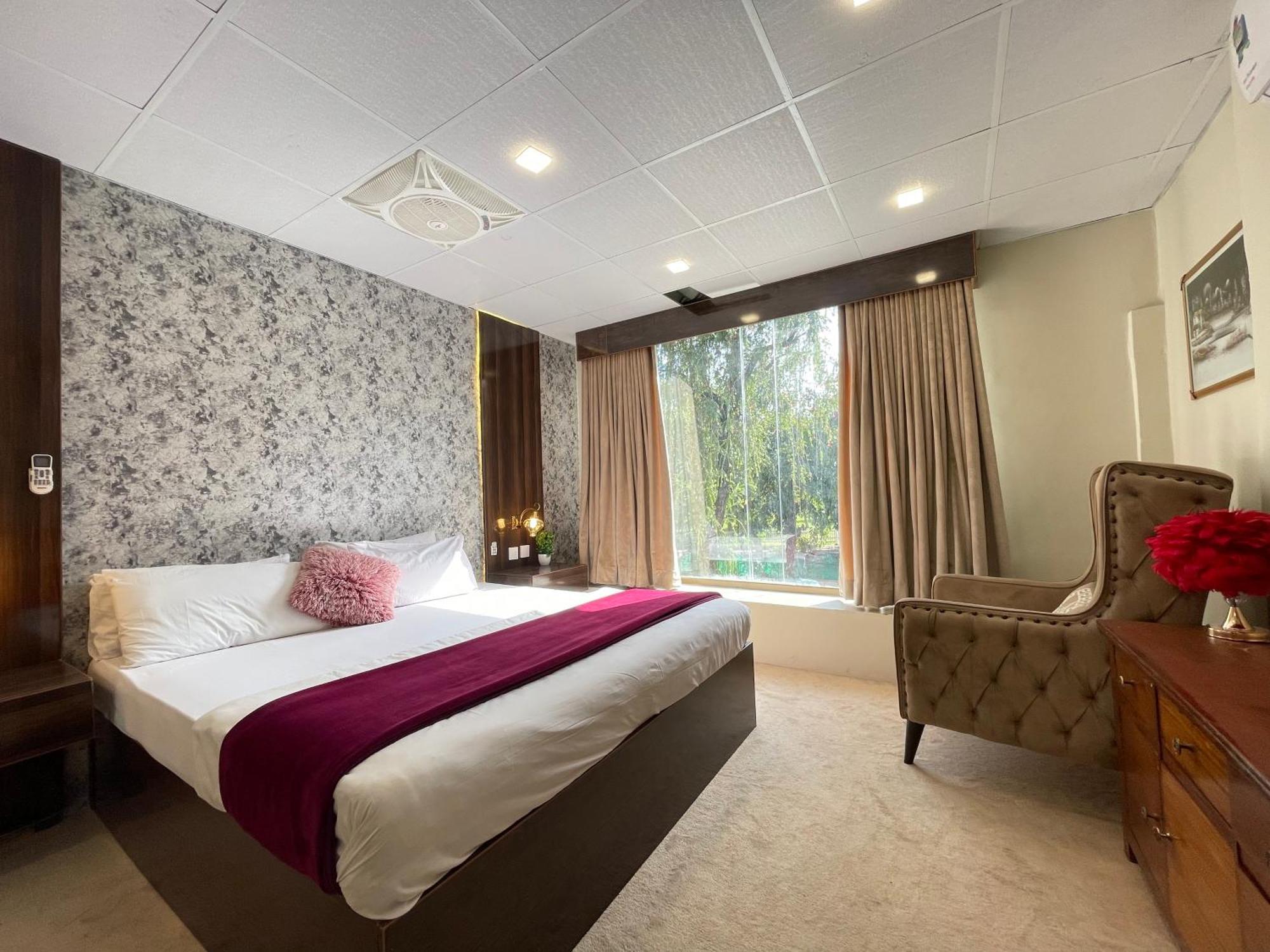The Life Style Lodges Opp Centaurus Mall Islamabad Esterno foto