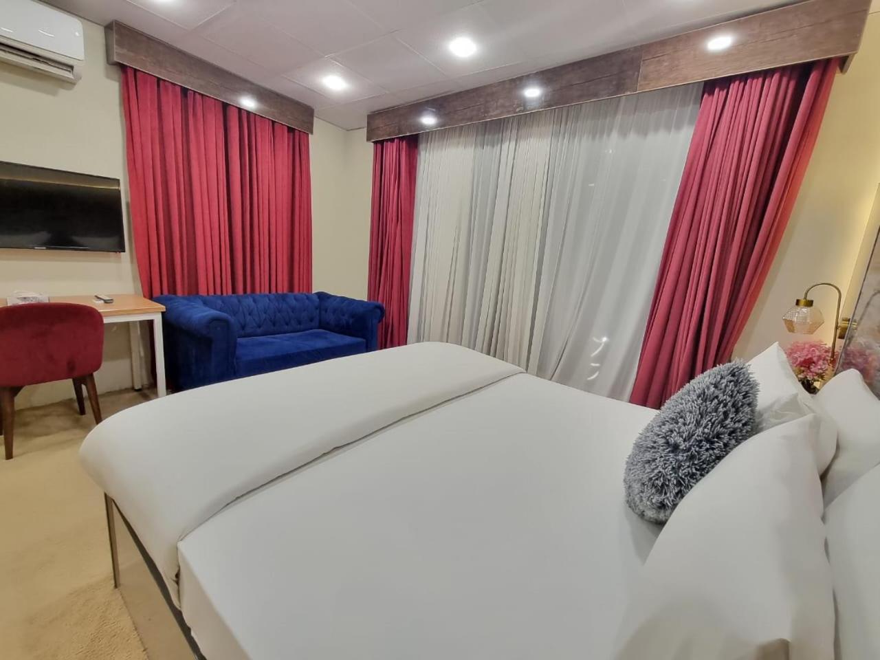 The Life Style Lodges Opp Centaurus Mall Islamabad Esterno foto