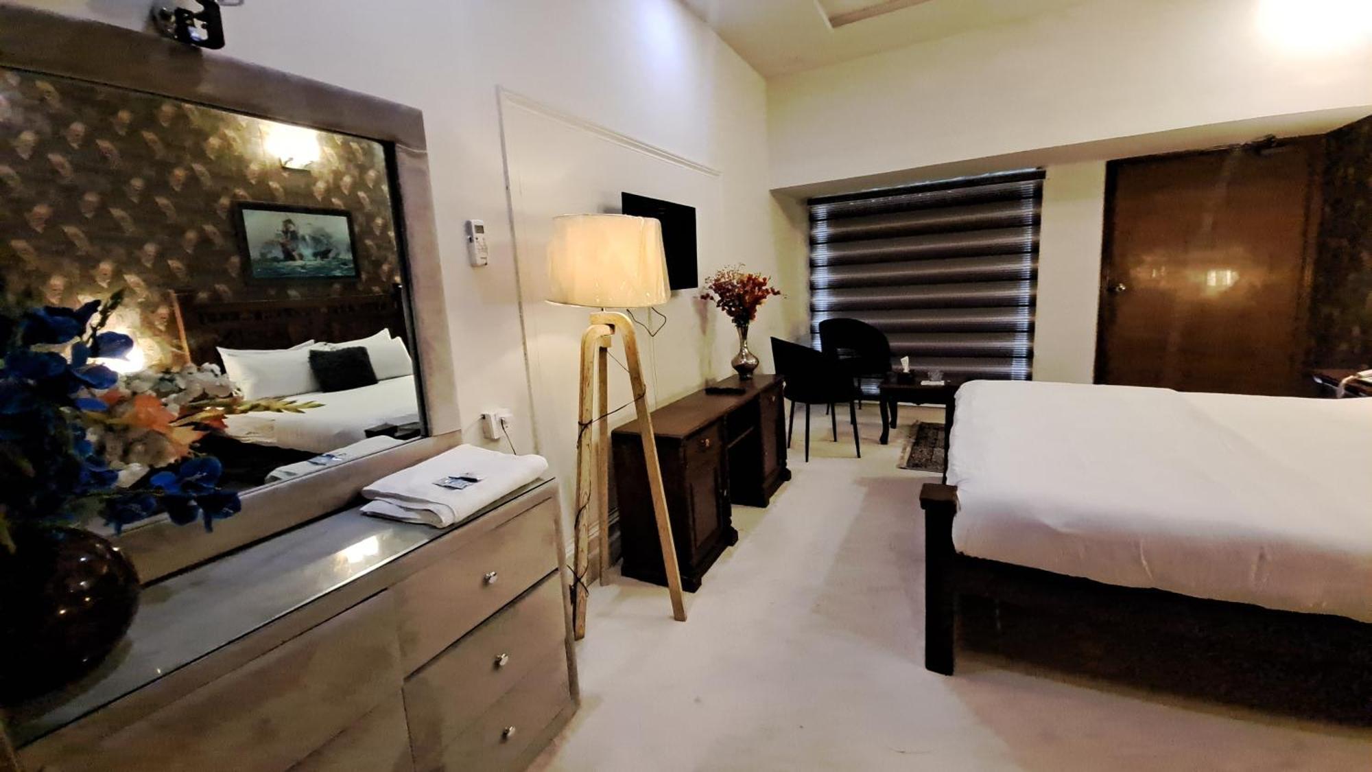 The Life Style Lodges Opp Centaurus Mall Islamabad Esterno foto