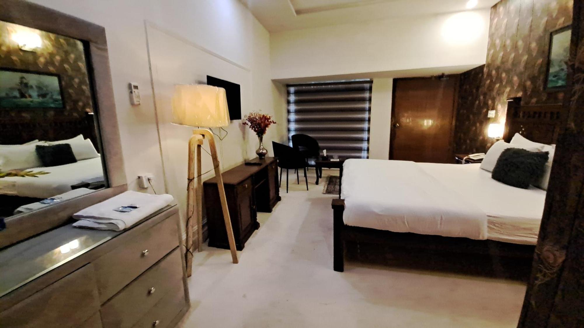 The Life Style Lodges Opp Centaurus Mall Islamabad Esterno foto