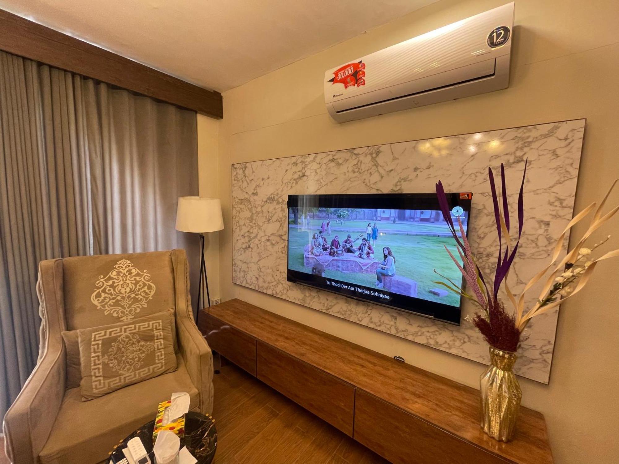 The Life Style Lodges Opp Centaurus Mall Islamabad Esterno foto