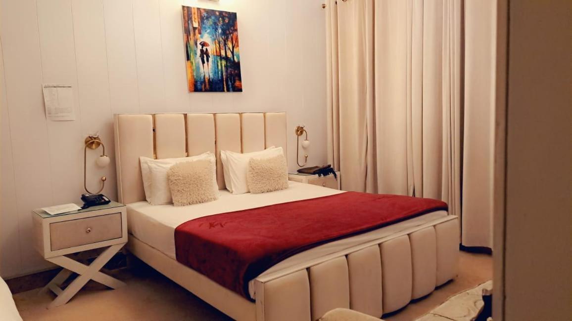 The Life Style Lodges Opp Centaurus Mall Islamabad Esterno foto
