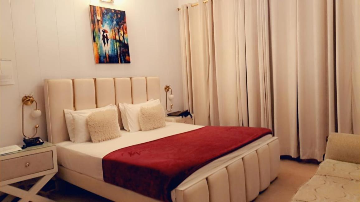 The Life Style Lodges Opp Centaurus Mall Islamabad Esterno foto